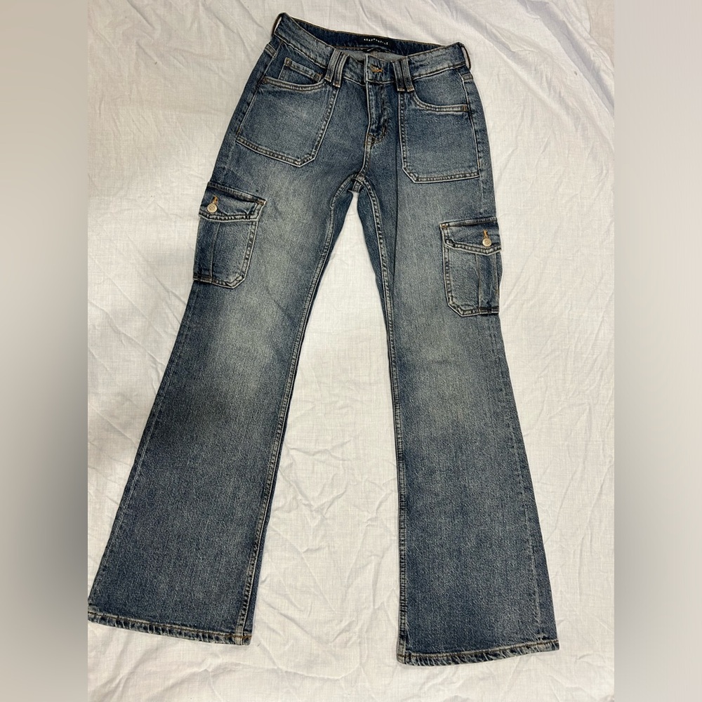 Aeropostale Flare Mid-Rise Cargo Jean Medium Wash. Women’s size 2R (regular).